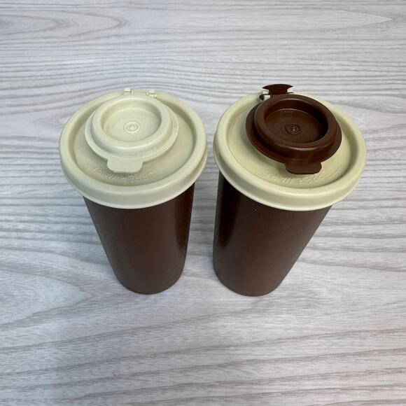 Vtg Tupperware Salt & Pepper Shaker Set 1329-12 w/ Flip Top Lid Brown & Almond - Picture 2 of 7